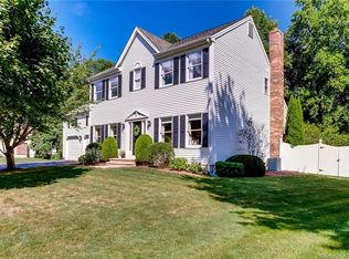 30 Fairlawn Dr, Wallingford, CT 06492