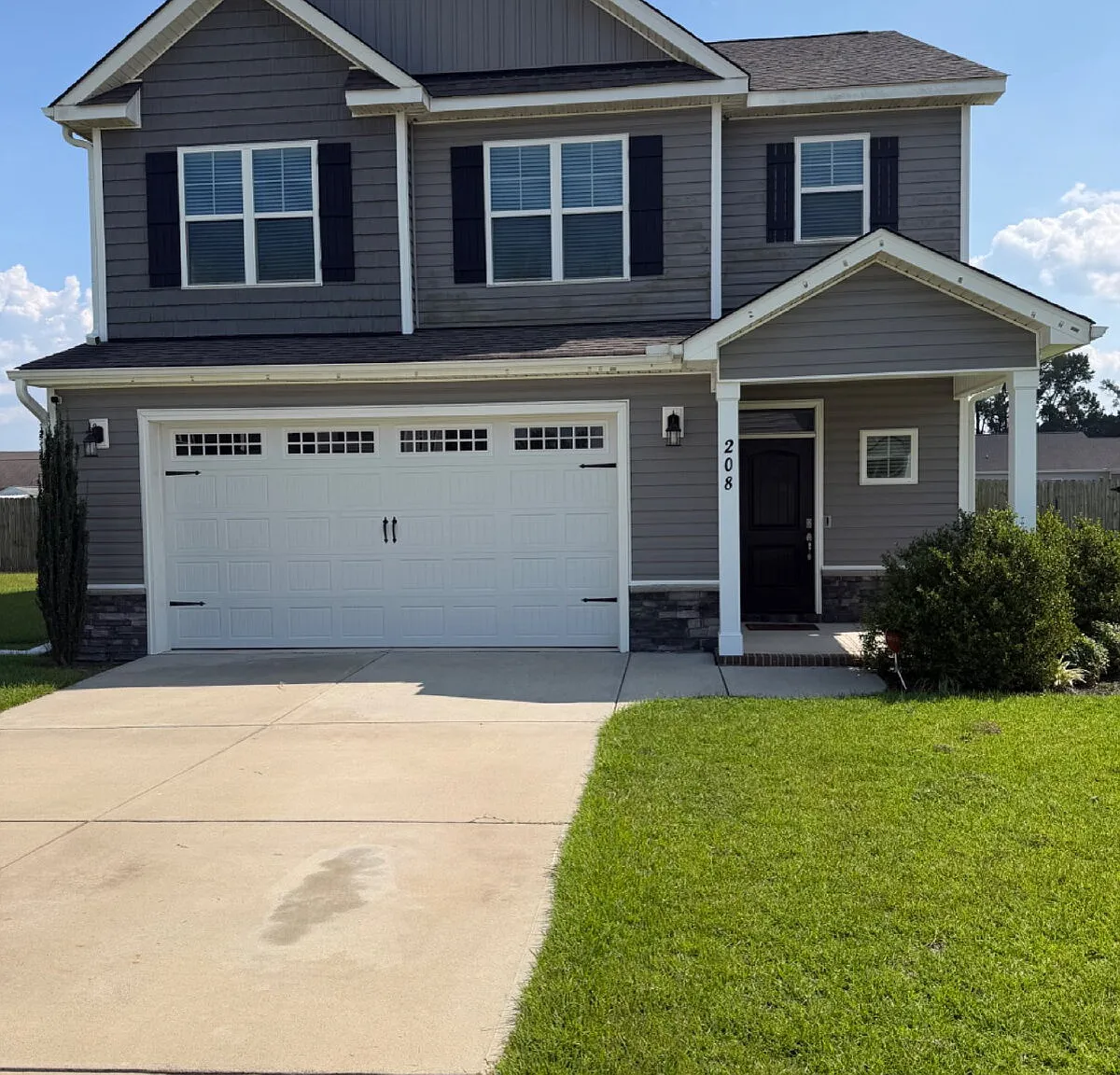 4 bed, 2.5 bath, 2095 sqft, $2,200 — Photo 1