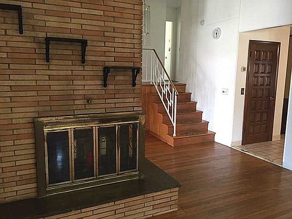5th image of 15 Redwood Dr