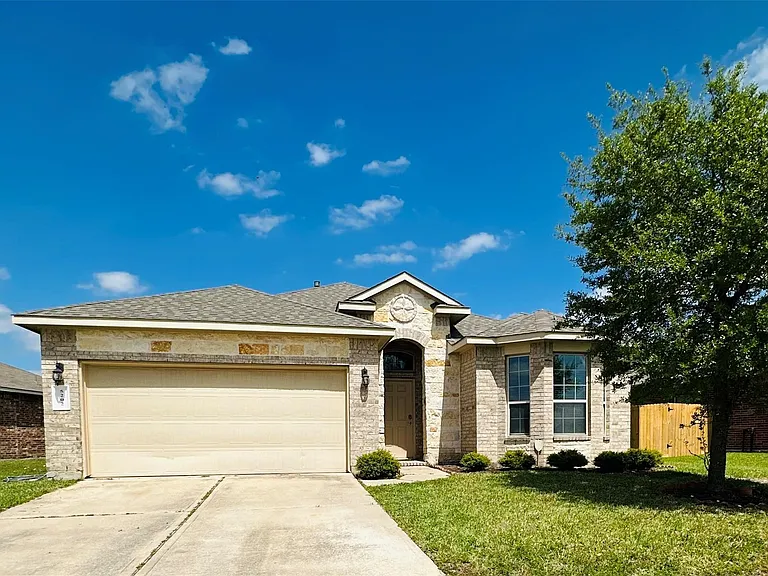 5202 Lilac Hollow Ln — Photo 1