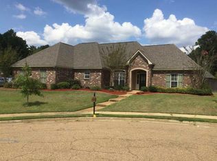 100 Burnham Ct, Clinton, MS 39056