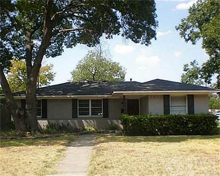 2nd image of 3323 Newcastle Dr