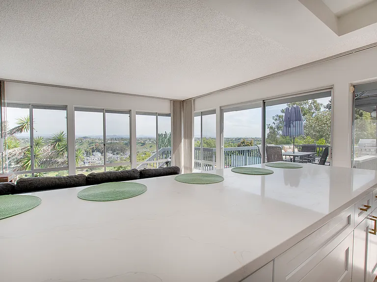 8143 La Jolla Scenic Dr N — Photo 14