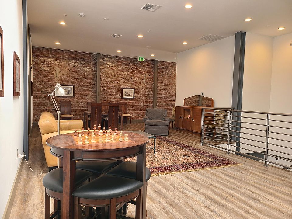 1st image of 401 2nd St #202
