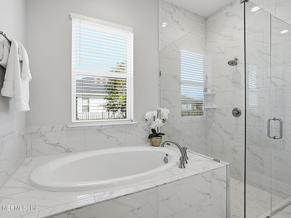 5th image of 62 COUNTRY FERN Drive