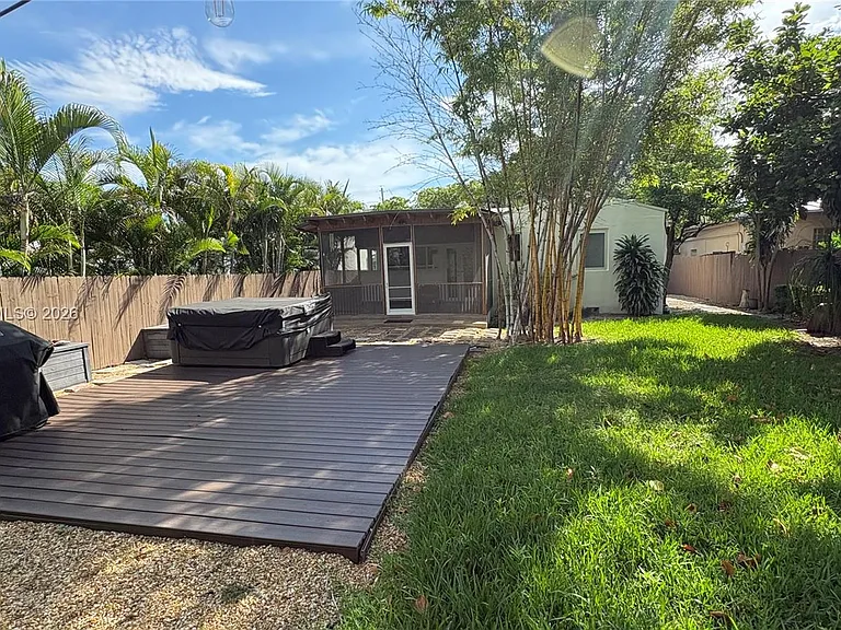 250 SW 19th Rd — Photo 17