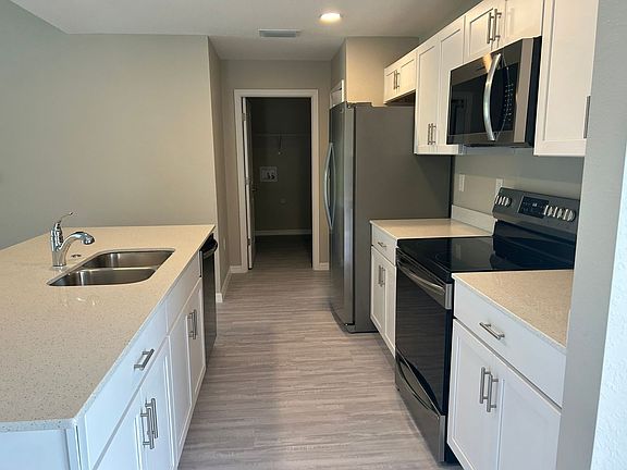 5th image of 182 Hercules Dr