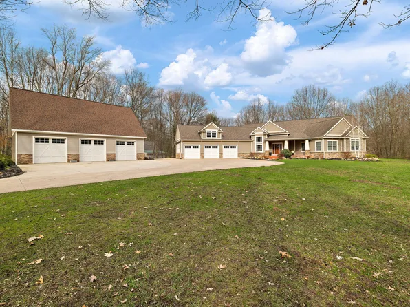 13090 Woodhaven Dr, Grand Haven, MI 49417