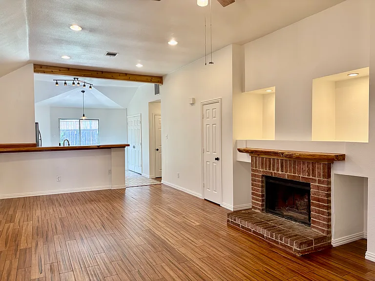 1660 Prescott Cir — Photo 3