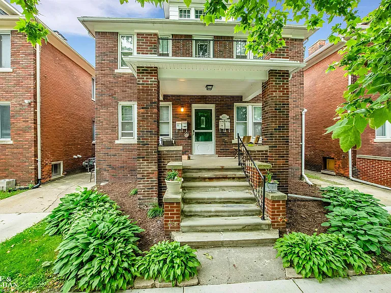 815 Beaconsfield Ave #2N — Photo 1