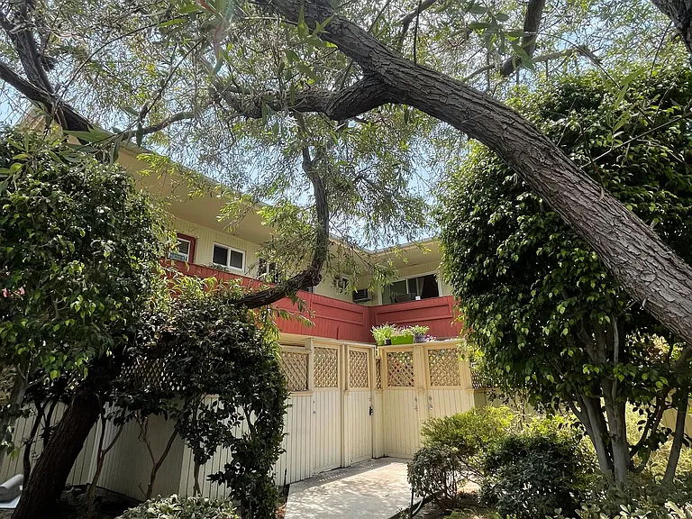10860 Venice Blvd — Photo 1