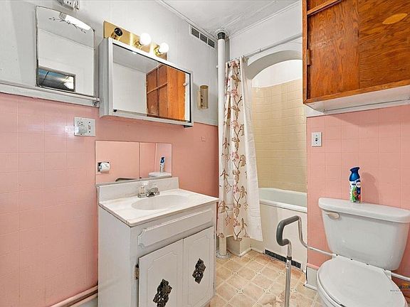 3rd image of 301 W McClellan St