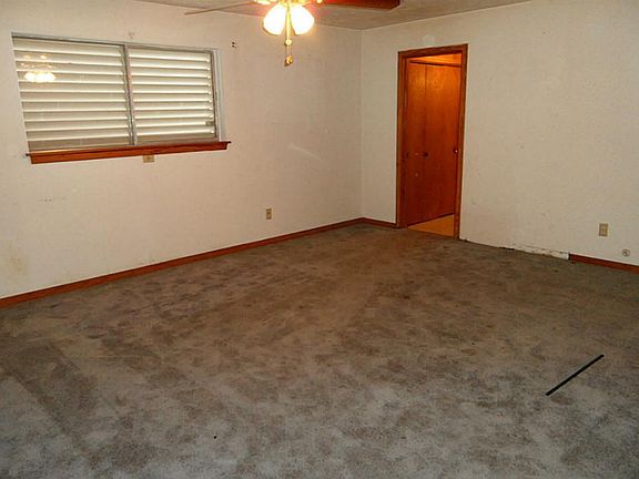 2nd image of 4223 Avenue Q