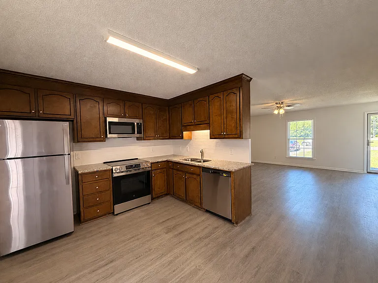 406 W Hooks River Rd #D — Photo 4