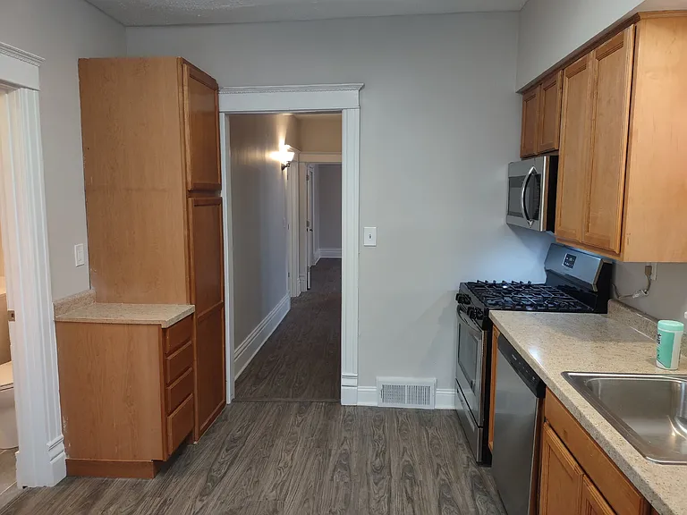 121 N May St #LOWER — Photo 12
