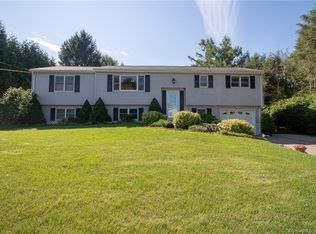 7 Canary St, Pawcatuck, CT 06379