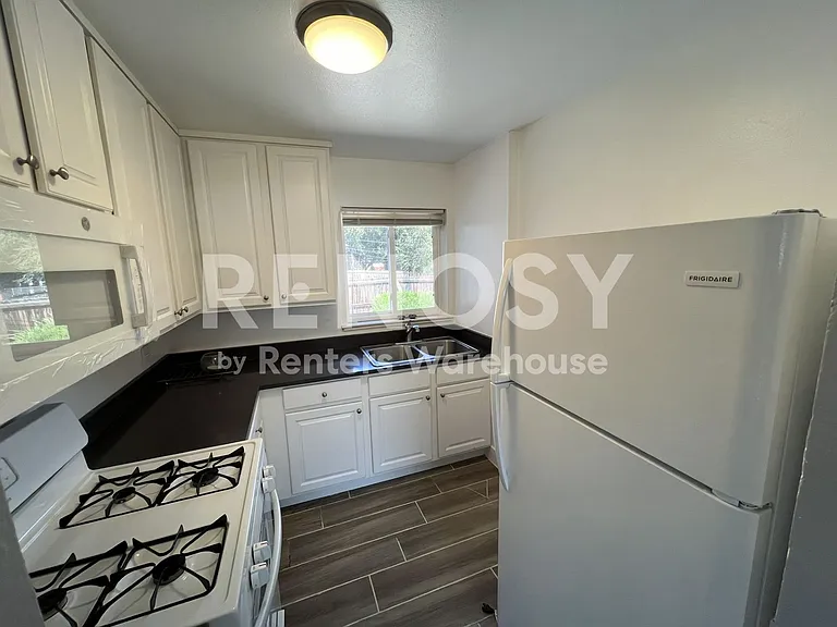 342 S Alcott St #A — Photo 8