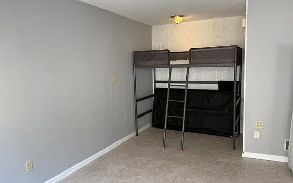 3rd image of 115 Abingdon Ave #1F
