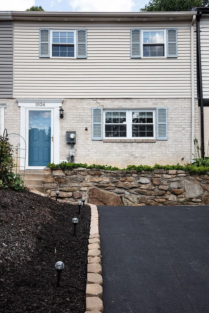 Available For Showing 3br/1.5ba — Photo 2