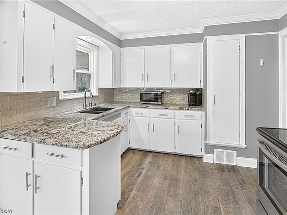 5th image of 240 Idlewild St