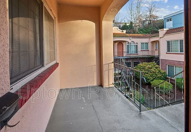 1344 NE 68th Ave — Photo 12