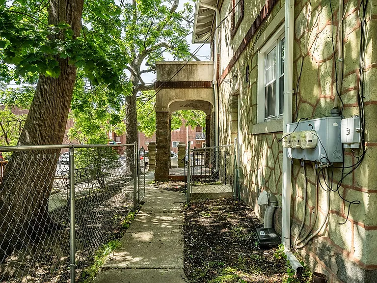332 W Washington St — Photo 32