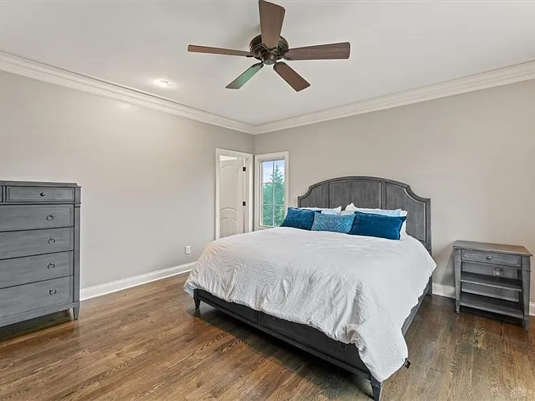 9020 Whisperinghill Dr — Photo 16