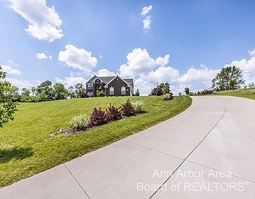 5th image of 770 Meadow Hl