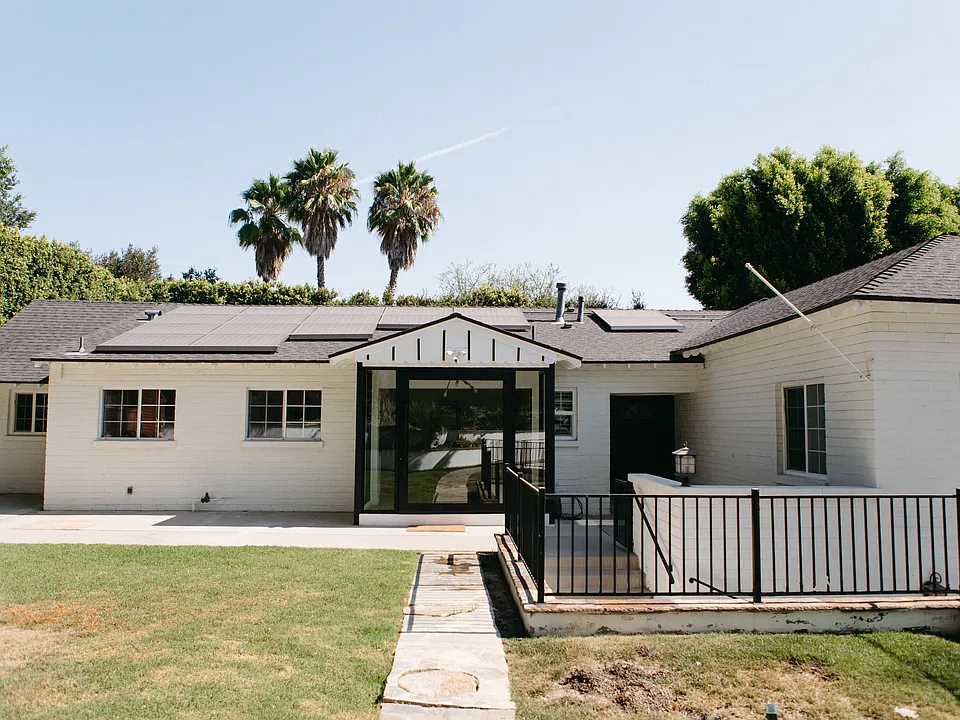 16633 Oak View Dr
