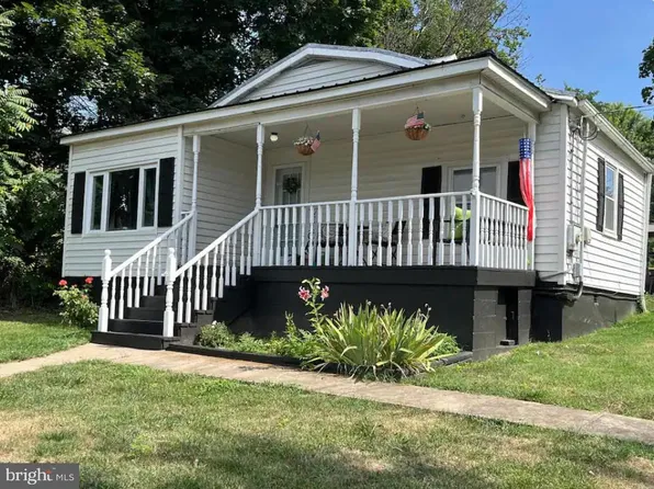 519 E Main St, Stanley, VA 22851