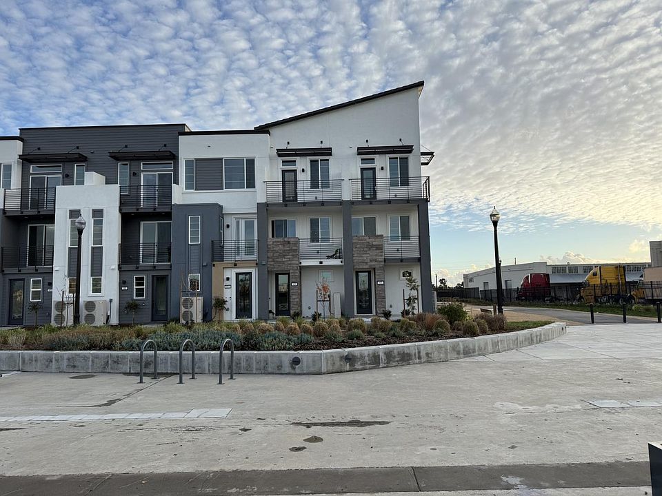 1st image of 405 Sentinel Dr