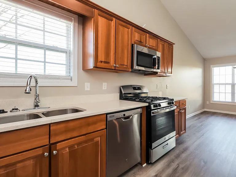 1016 Harbor View Ln — Photo 9