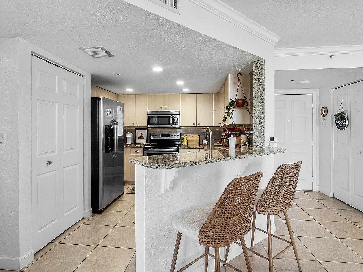 2 bed, 1.0 bath, 995 sqft, $3,000 — Photo 4