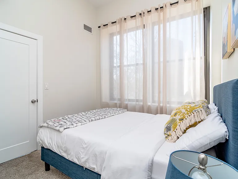 2112 S Michigan Ave #2 — Photo 8