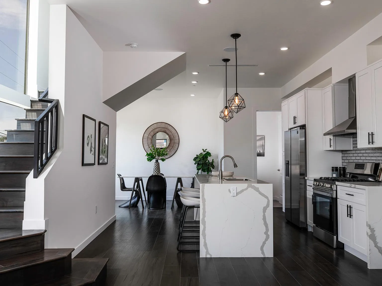 2 bed, 1719 sqft, $5,500 — Photo 1