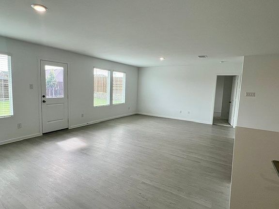 3rd image of 1000 Cole St