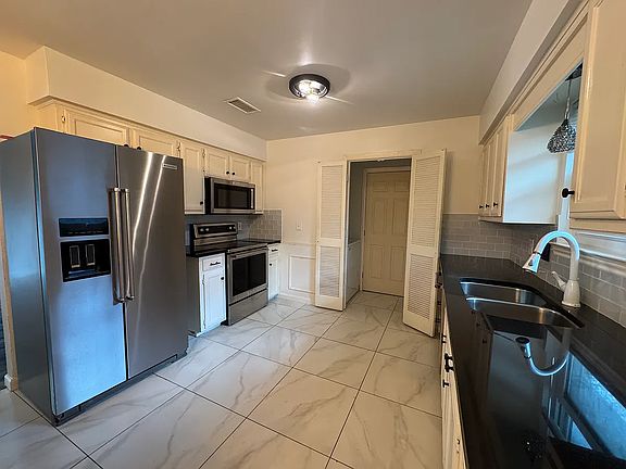 3rd image of 8511 Santa Rosa Dr