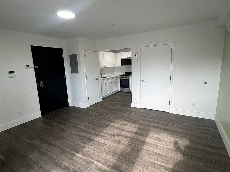 1353 Castle Hill Ave — Photo 6
