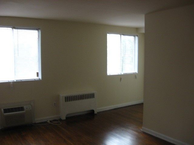 2nd image of 1721 T St SE APT 206