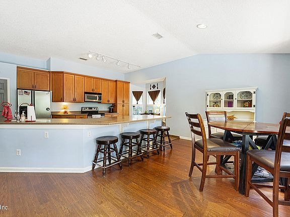 5th image of 644 HUMMINGBIRD Court