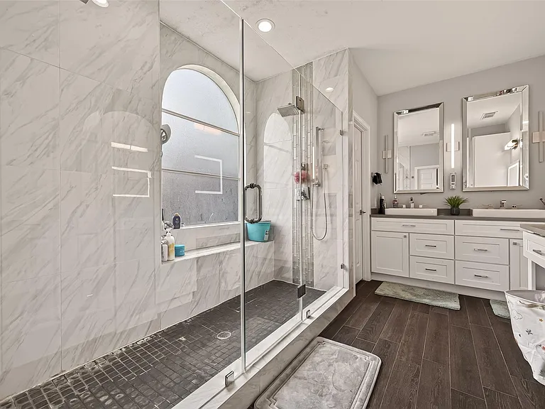 6514 Kings Summit Dr — Photo 36