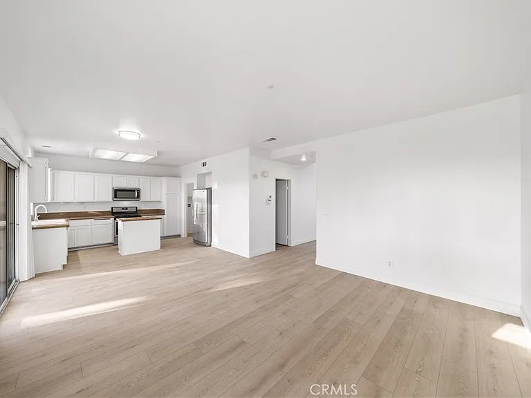 6766 Royal Crest Ct — Photo 13