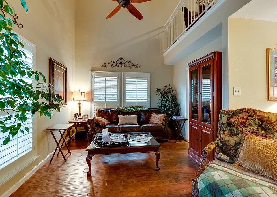 1st image of 1 W Meadow Ln