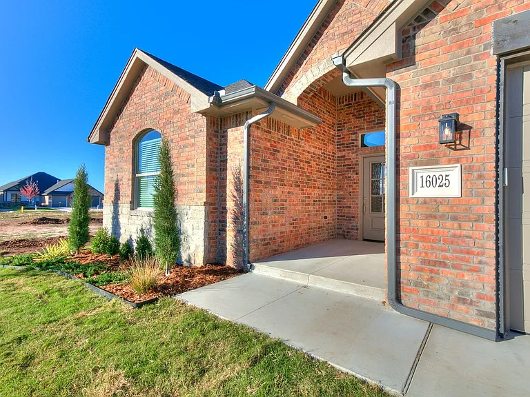 16025 Zamora Ln — Photo 47