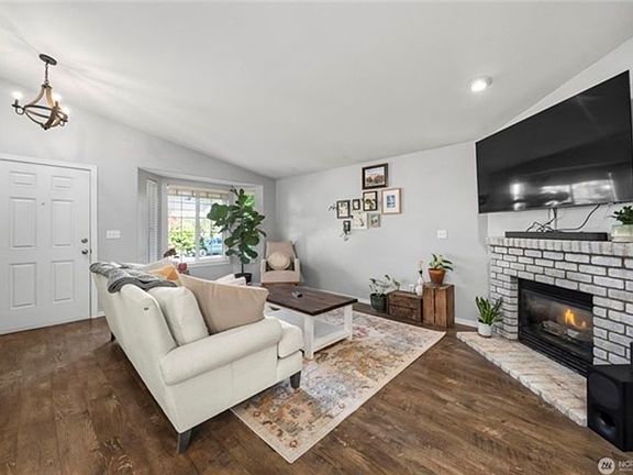 2nd image of 11003 184th Avenue Pl E