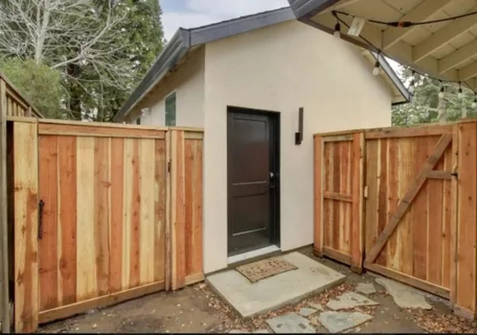 Cozy Charm Meets Modern Convenience — Photo 2
