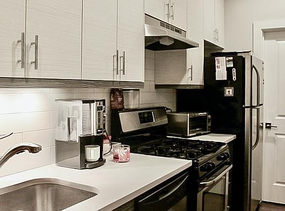2nd image of 3921.5 N Janssen Ave #3S