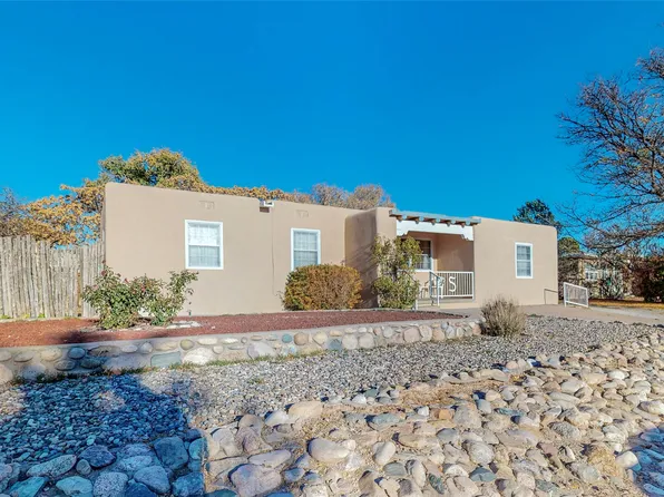 115 Camino De Las Crucitas, Santa Fe, NM 87501