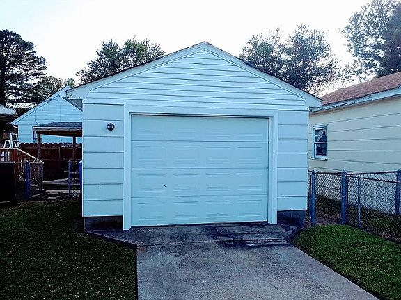 3rd image of 933 Kinglet Ave