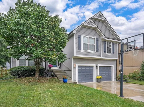 5133 Roundtree St, Shawnee, KS 66226